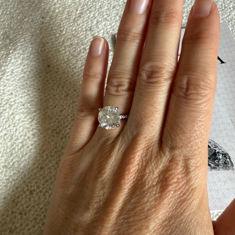 Elegant Silver Ring with Clear Gemstone
